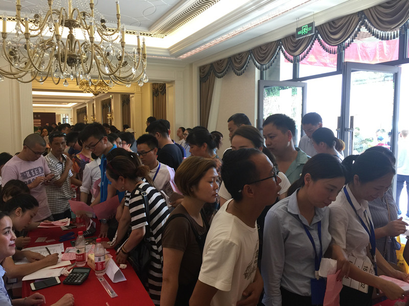 龍山璽園開(kāi)盤2小時(shí)去化9成