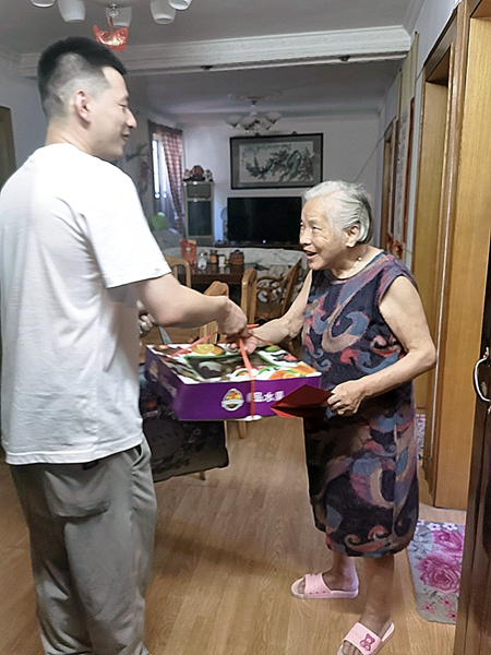 浙農(nóng)實(shí)業(yè)寧波項(xiàng)目組織開展&ldquo;八一&rdquo;擁軍慰問(wèn)活動(dòng)