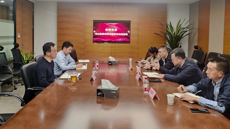 北山街道黨工委副書記、辦事處主任陳曄一行到訪西湖小貸