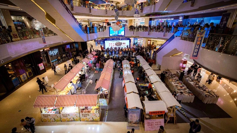 華都&middot;天元廣場(chǎng)國(guó)潮幸福鄰里節(jié)重聚&ldquo;煙火氣&rdquo; 市民來&ldquo;趕集&rdquo;